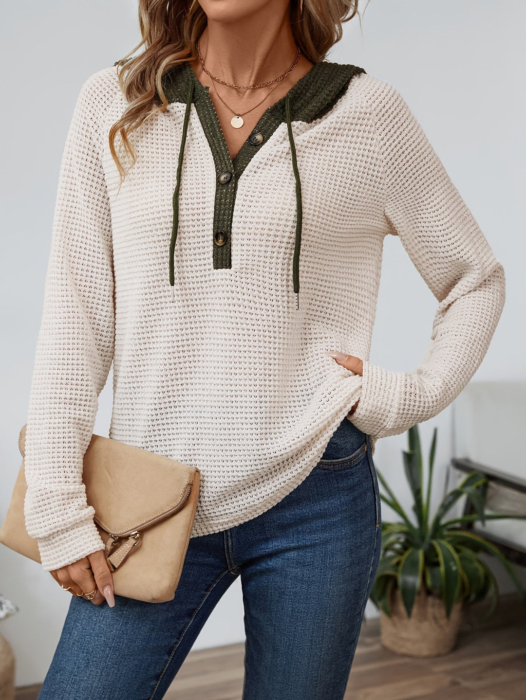Sweat à capuche femme | Texture gaufrée et patte de boutonnage