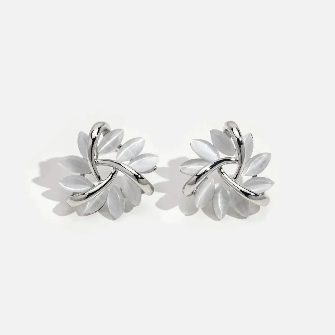 Boucles d'oreilles élégantes et raffinées avec des fleurs d'opale | Or