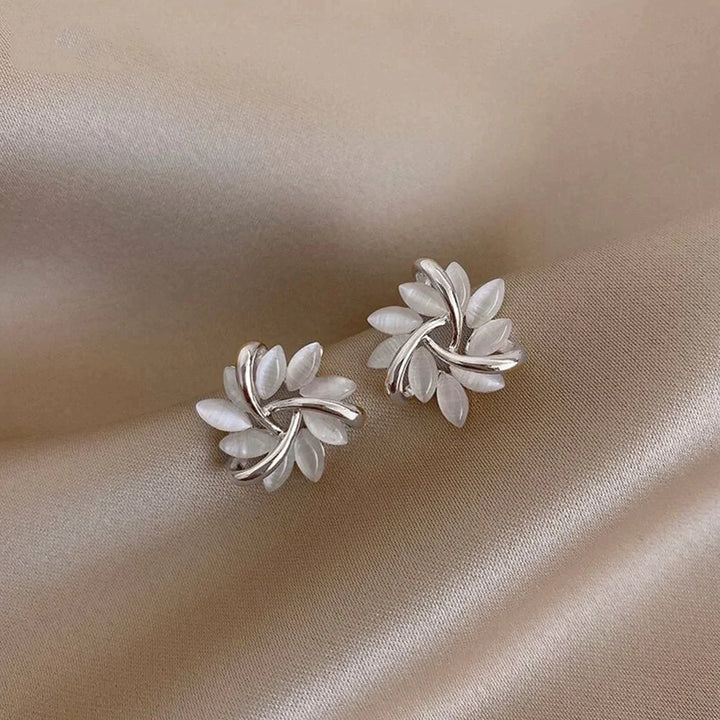 Boucles d'oreilles élégantes et raffinées avec des fleurs d'opale | Or