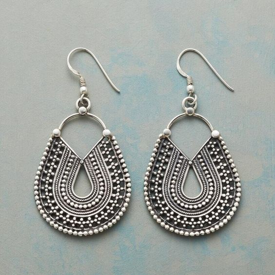 Boucles d'oreilles vintage avec mandala suspendu | Or blanc