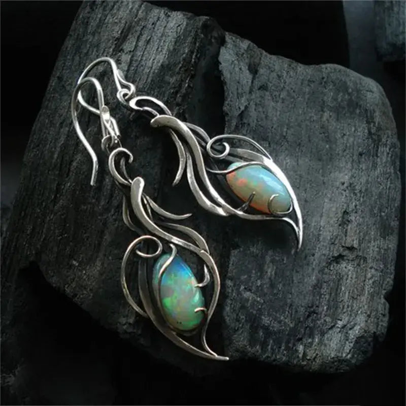 Boucles d'oreilles rétro avec opale bleue | Or blanc