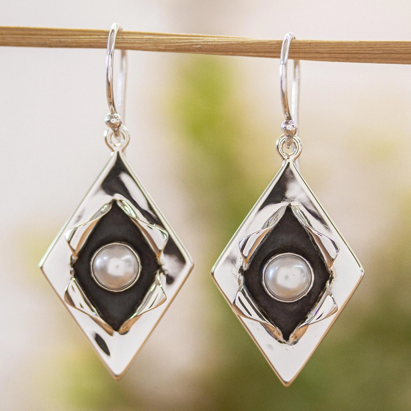 Boucles d'oreilles vintage avec perles intégrées | Or blanc