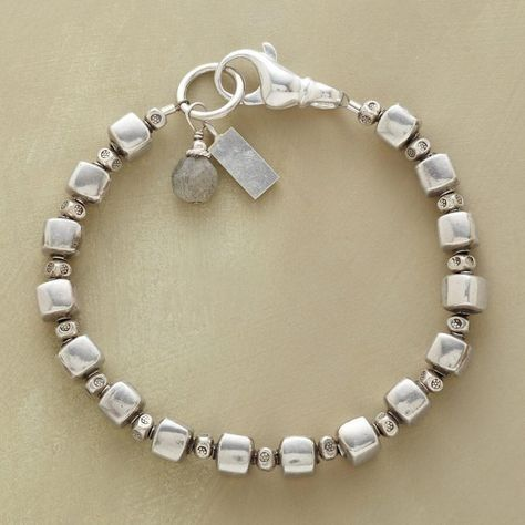 Bracelet rétro avec perles en cube | Or blanc