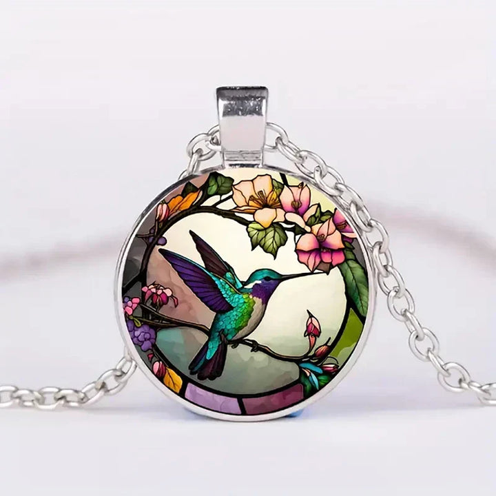 Collier avec pendentif en métal en forme d'hirondelle avec dôme en verre | Or