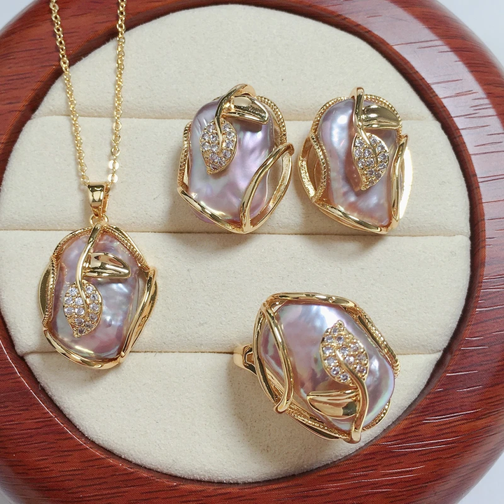 Ensemble collier et boucles d'oreilles en perles d'eau douce | Or