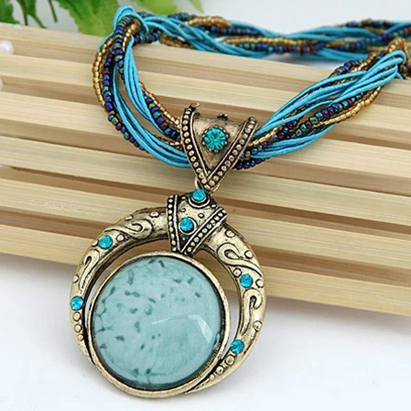 Collier rétro avec pendentif ethnique en cristal vert | Or