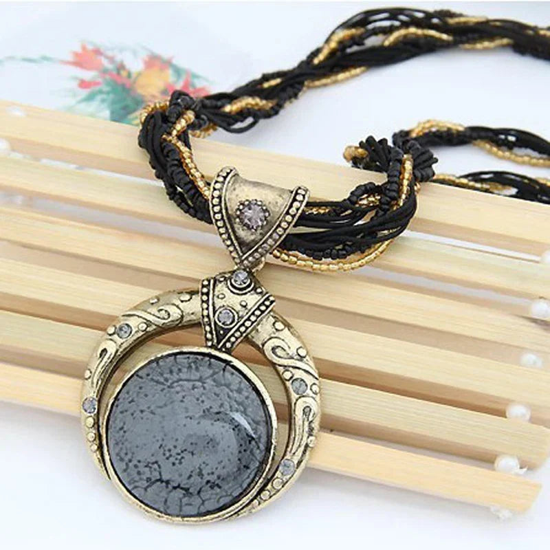Collier rétro avec pendentif ethnique en cristal vert | Or