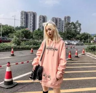Sweat à capuche femme | Oversize avec imprimé statement