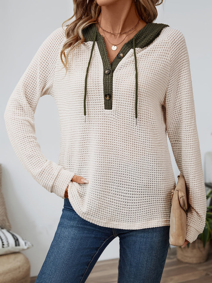 Sweat à capuche femme | Texture gaufrée et patte de boutonnage